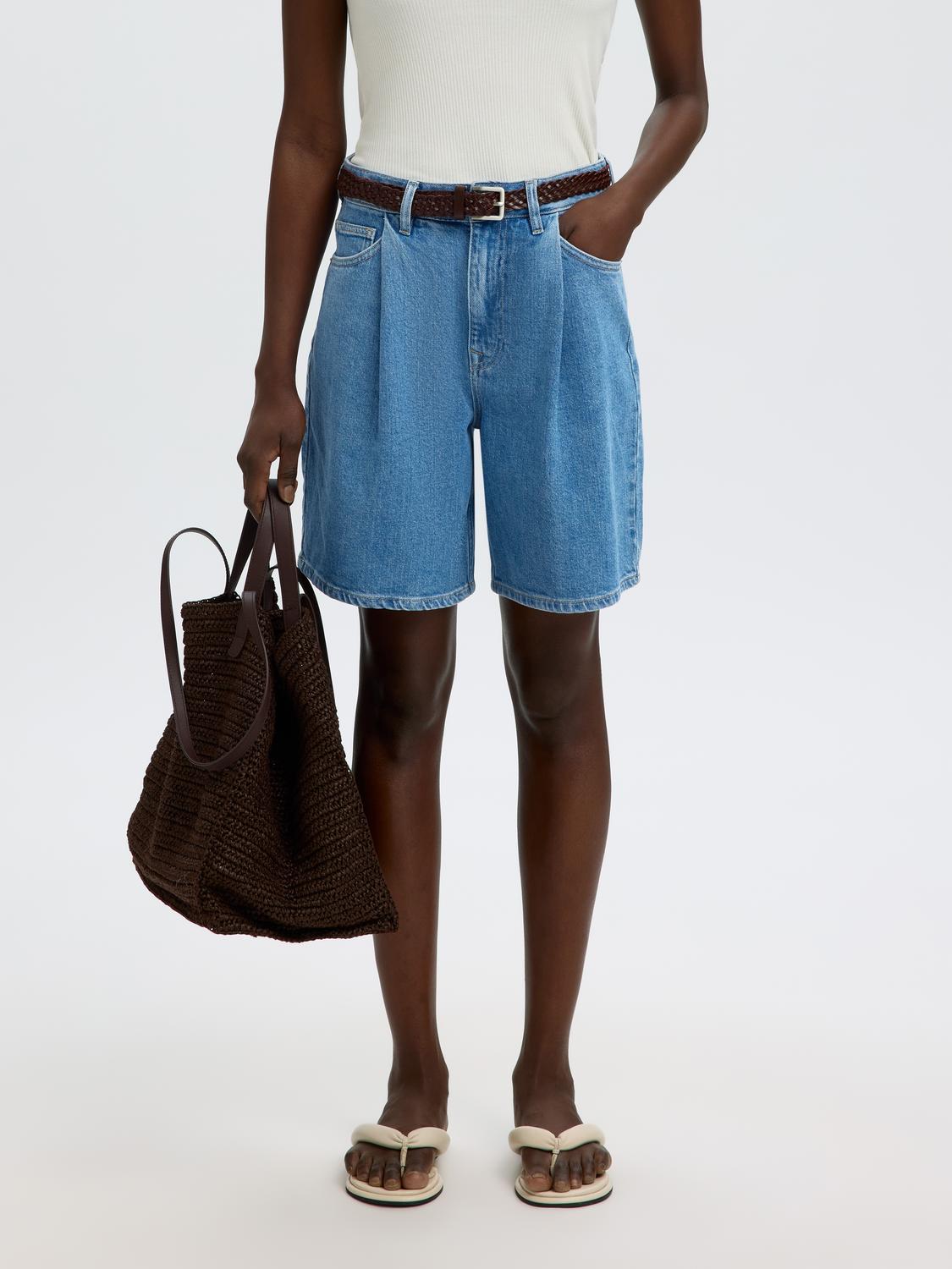model_shot-front